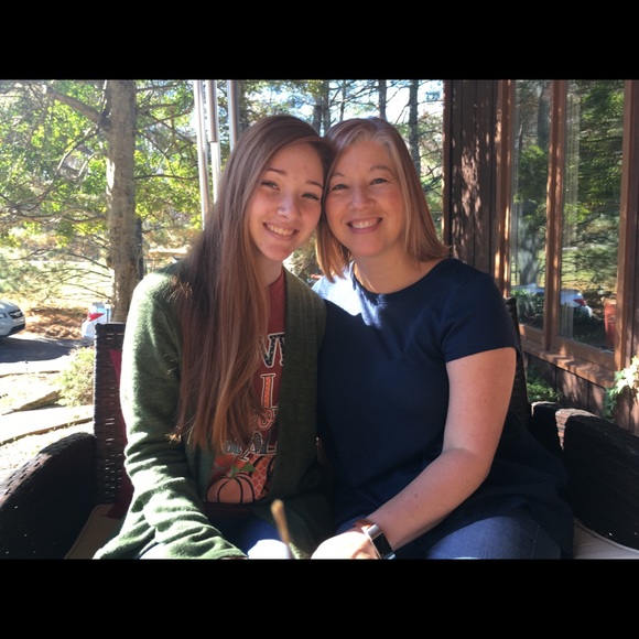 Meet your Posher, Liz - Picture 1 of 1